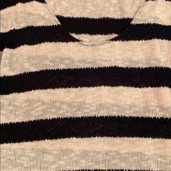 Painted Threads Brand Sweater With a Scoop Back - Picture 3 of 4